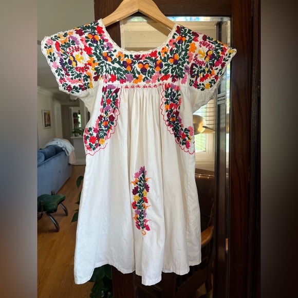 Vintage Huipil. Colorful embroidery on cotton. Girls size 5. - Picture 4 of 11